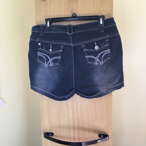 Eighty Eight Perfect Jean shorts - Picture 5 of 6